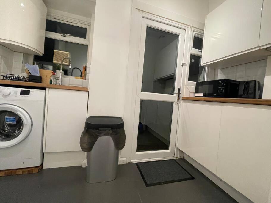 Tooting Lodge London - Cosy 2 Bedroom House With Garden, 5 Mins Walk To Tube Station Exterior photo
